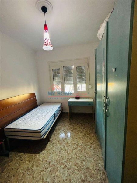 Tirane, jepet me qera apartament 2+1+Ballkon Kati 5, 75 m² 600 € (Ferit Xhajko)