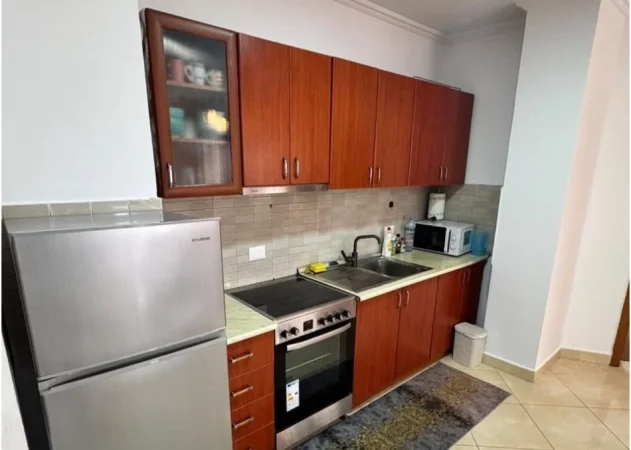 Tirane, jepet me qera apartament 2+1+Ballkon Kati 9, 111 m² 650 € (Rruga e Barrikadave)