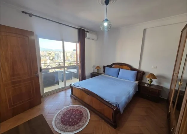 Tirane, jepet me qera apartament 2+1+Ballkon Kati 9, 111 m² 650 € (Rruga e Barrikadave)