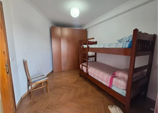 Tirane, jepet me qera apartament 2+1+Ballkon Kati 9, 111 m² 650 € (Rruga e Barrikadave)