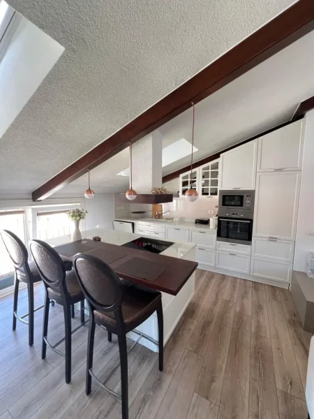Tirane, jepet me qera apartament+verande | Penthouse 3+1+Aneks+Ballkon Kati 4, 250 m² 2.200 € (Rezidenca Secret Garden)