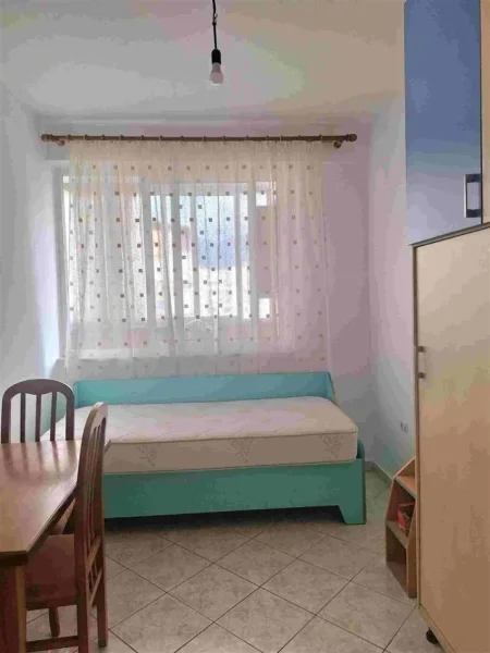 Tirane, jepet me qera apartament 3+1+Ballkon Kati 2, 110 m² 700 € (SIRI KODRA)