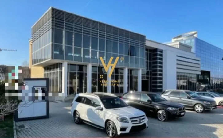 Tirane, shitet ambjent biznesi Kati 0, 4.800 m² 2.500.000 € (AUTOSTRADA TR-DR)