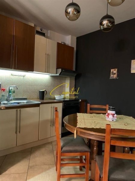 Tirane, jepet me qera apartament 2+1 Kati 2, 120 m² 600 € (QENDER)