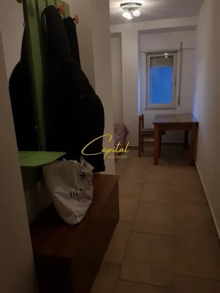 Tirane, jepet me qera apartament 2+1 Kati 2, 120 m² 600 € (QENDER)