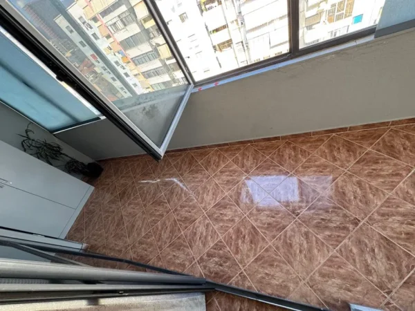 Tirane, jepet me qera apartament 2+1 Kati 9, 600 € 