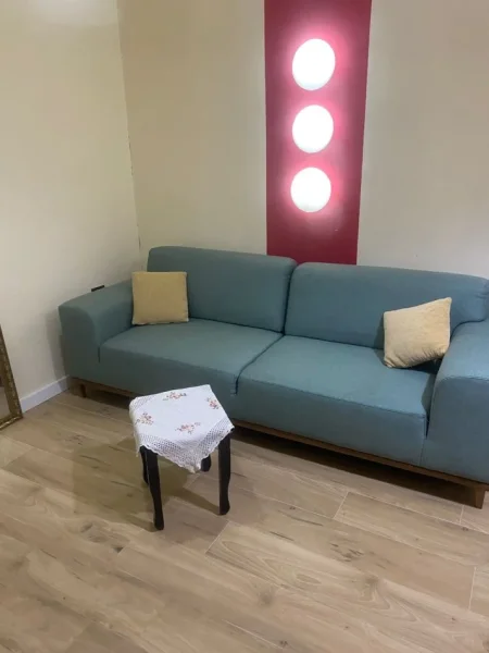 Tirane, jepet me qera apartament 1+1+Ballkon Kati 3, 50 m² 520 € 