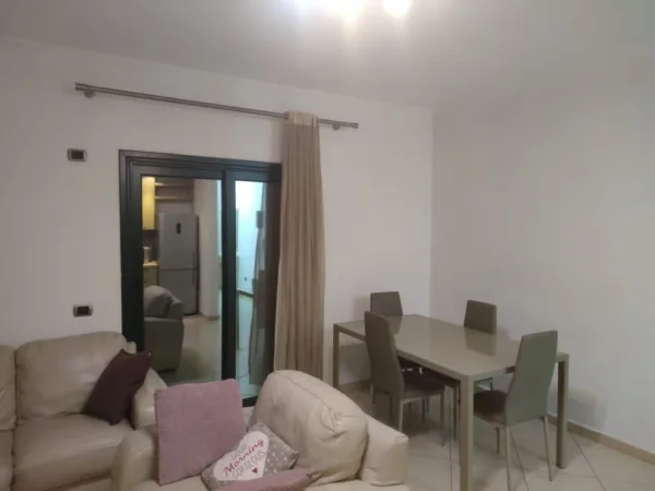 Tirane, jepet me qera apartament 2+1+Ballkon Kati 3, 120 m² 700 € (FERIT XHAJKO)