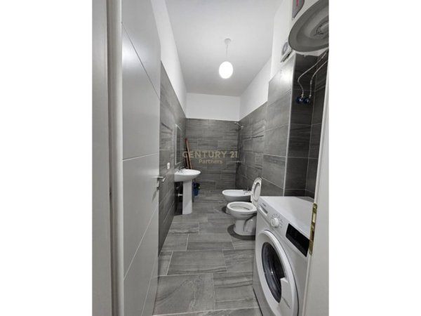 Tirane, jepet me qera apartament 2+1 Kati 3, 115 m² 550 € (Astir)