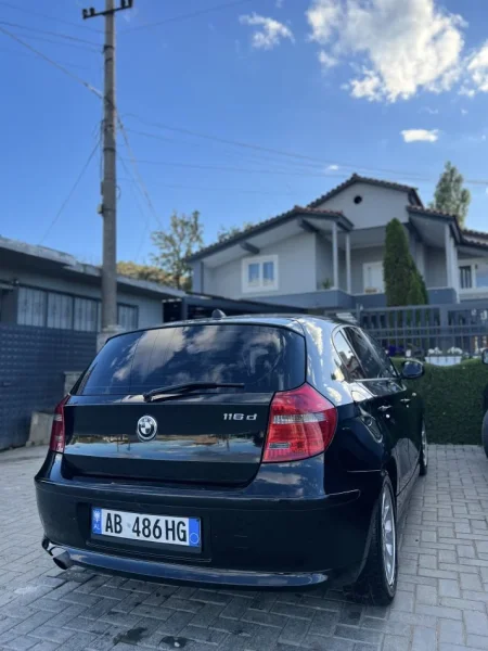 Tirane, shes makine BMW 116 2.0 Nafte, e zeze manuale Kondicioner 318.000 km 3.500 €