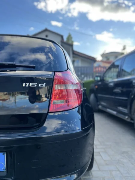 Tirane, shes makine BMW 116 2.0 Nafte, e zeze manuale Kondicioner 318.000 km 3.500 €