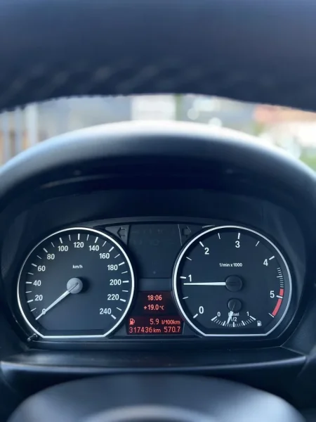 Tirane, shes makine BMW 116 2.0 Nafte, e zeze manuale Kondicioner 318.000 km 3.500 €