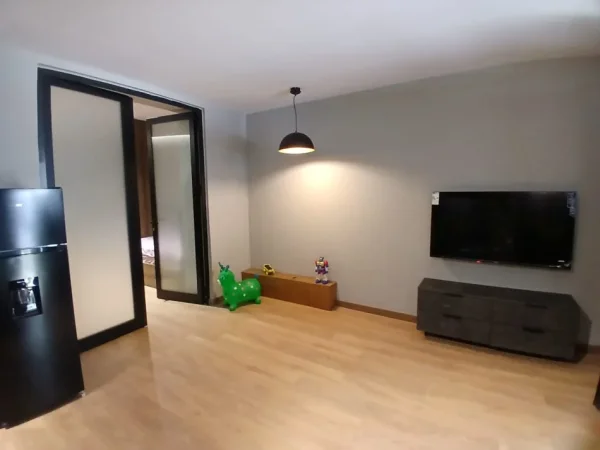 Tirane, jepet me qera apartament 1+1 Kati 1, 50 m² 650 €