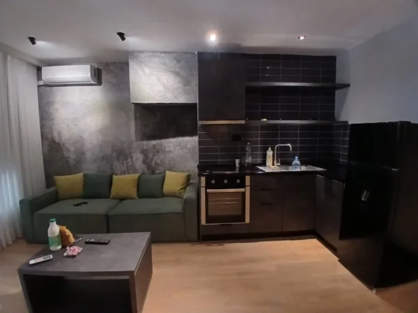 Tirane, jepet me qera apartament 1+1 Kati 1, 50 m² 650 €