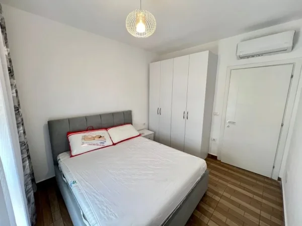 Tirane, jepet me qera apartament 2+1 Kati 8, 96 m² 500 € (Afer mangalem 21)