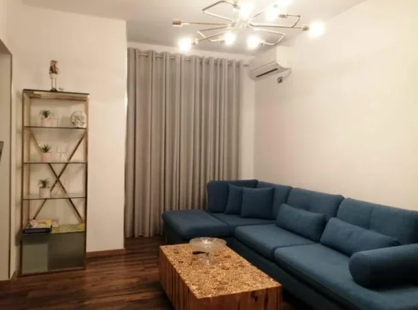 Tirane, jepet me qera apartament 2+1+Ballkon Kati 5, 80 m² 550 € 