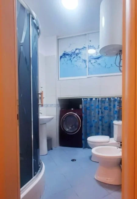 Tirane, jepet me qera apartament 2+1+Ballkon Kati 5, 80 m² 550 € 