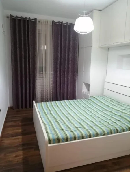 Tirane, jepet me qera apartament 2+1+Ballkon Kati 5, 80 m² 550 € 