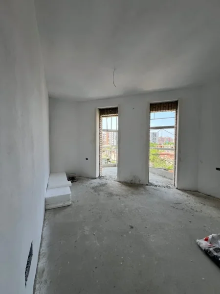 Tirane, shitet apartament 2+1+Ballkon Kati 3, 118 m² 210.400 € (Fusha aviacionit)