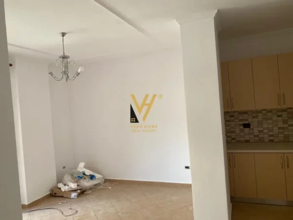 Tirane, jepet me qera zyre Kati 2, 90 m² 500 € (PAZARI I RI)