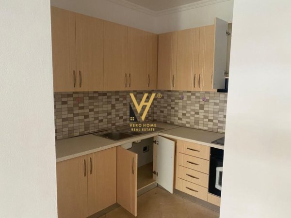 Tirane, jepet me qera zyre Kati 2, 90 m² 500 € (PAZARI I RI)