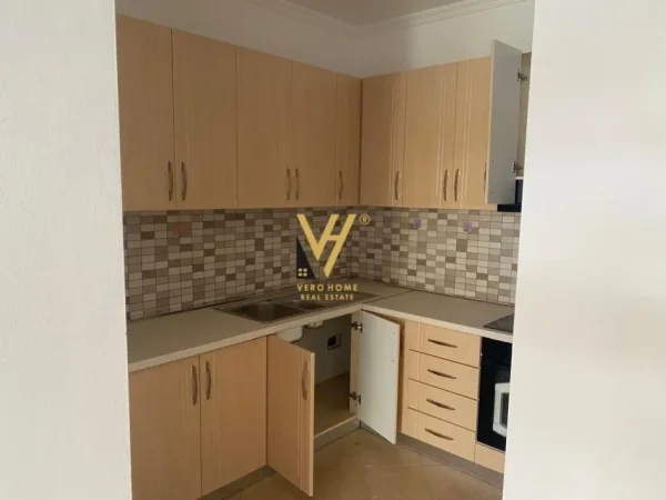 Tirane, jepet me qera zyre Kati 2, 90 m² 500 € (PAZARI I RI)