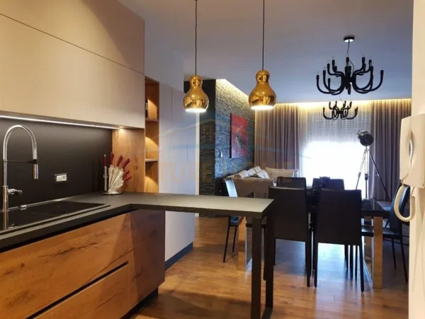 Durres, shitet apartament 2+1+Aneks+Ballkon Kati 3, 128 m² 250.000 € 