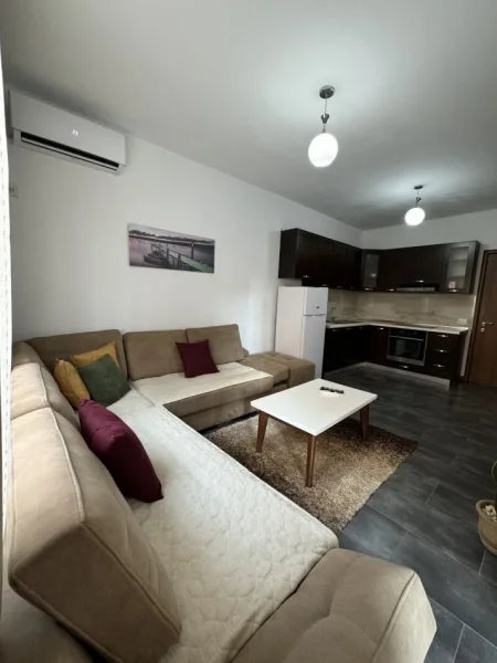 Tirane, jepet me qera apartament 2+1+Ballkon Kati 1, 90 m² 540 €