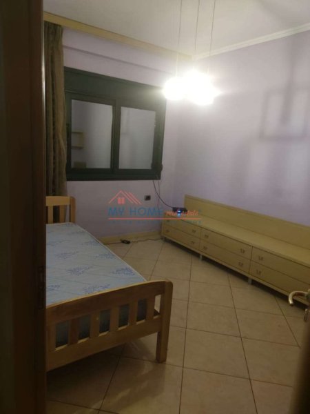 Tirane, jepet me qera apartament 2+1+Ballkon Kati 7, 120 m² 700 € (Ferit Xhajko)
