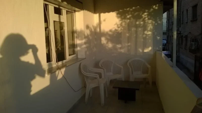 Tirane, jepet me qera 1+1 Kati 2, 80 m² 