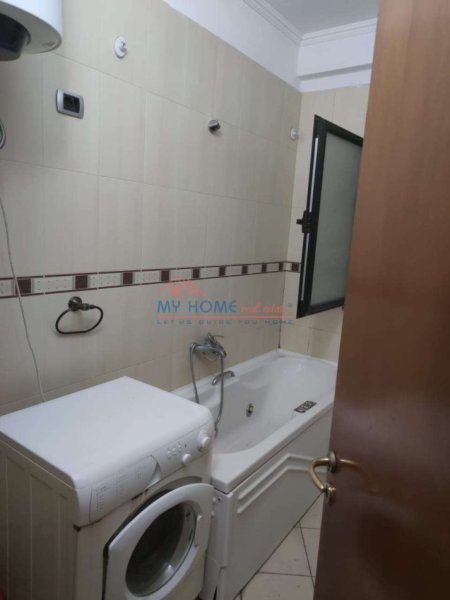 Tirane, jepet me qera apartament 2+1+Ballkon Kati 7, 120 m² 700 € (Ferit Xhajko)
