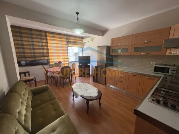Tirane, jepet me qera apartament 2+1+Ballkon Kati 2, 100 m² 750 € (Myslym shyri)