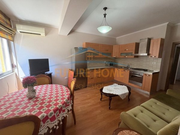 Tirane, jepet me qera apartament 2+1+Ballkon Kati 2, 100 m² 750 € (Myslym shyri)