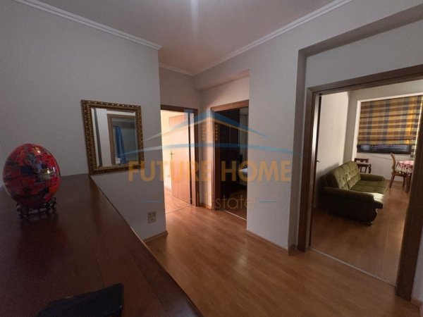 Tirane, jepet me qera apartament 2+1+Ballkon Kati 2, 100 m² 750 € (Myslym shyri)