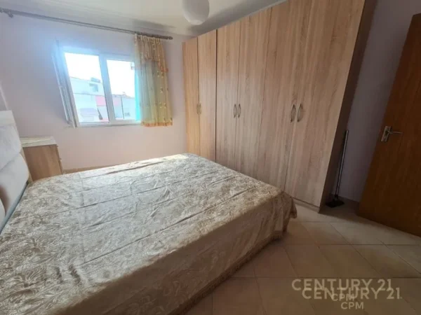 Tirane, jepet me qera apartament 2+1 Kati 4, 90 m² 350 € 