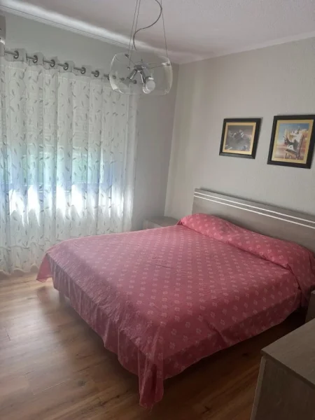 Tirane, jepet me qera apartament 2+1+Ballkon Kati 3, 100 m² 700 € 