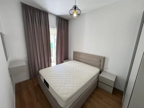 Tirane, jepet me qera apartament 1+1 Kati 5, 58 m² 400 € (Rezidenca Kaimi)