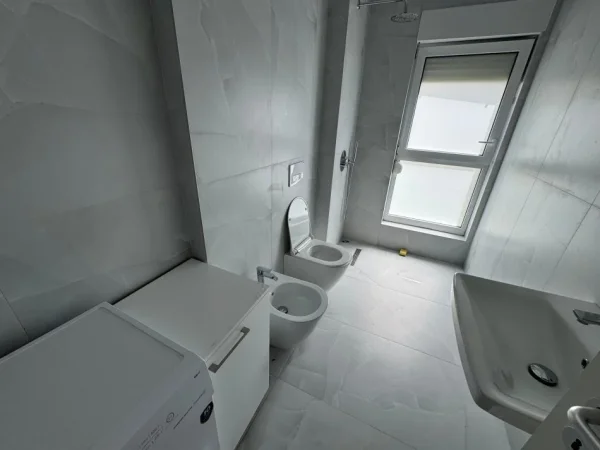 Tirane, jepet me qera apartament 1+1 Kati 5, 58 m² 400 € (Rezidenca Kaimi)