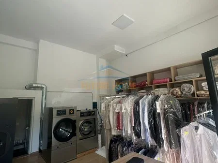 Tirane, shitet dyqan Kati 0, 52 m² 80.000 € (Unaza e Re)