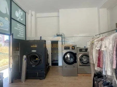 Tirane, shitet dyqan Kati 0, 52 m² 80.000 € (Unaza e Re)