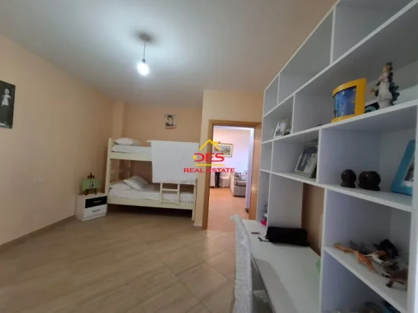 Vlore, shitet apartament 2+1+Ballkon Kati 4, 108 m² (Orikum)