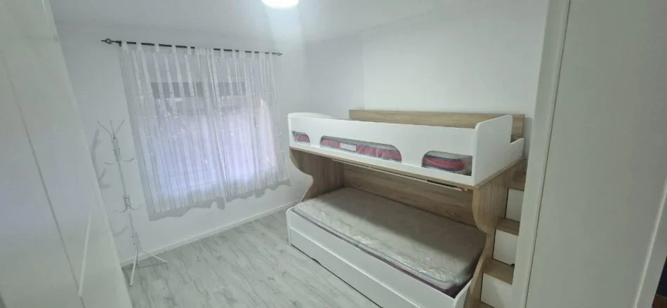 Tirane, jepet me qera apartament 2+1 Kati 2, 80 m² 600 € 