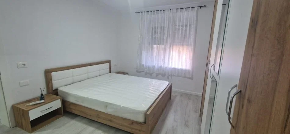 Tirane, jepet me qera apartament 2+1 Kati 2, 80 m² 600 € 
