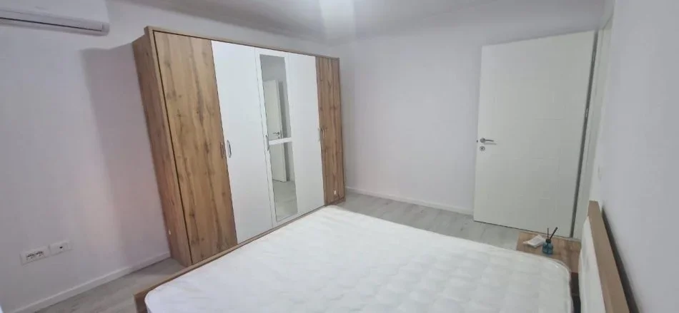 Tirane, jepet me qera apartament 2+1 Kati 2, 80 m² 600 € 