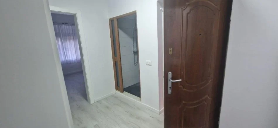 Tirane, jepet me qera apartament 2+1 Kati 2, 80 m² 600 € 