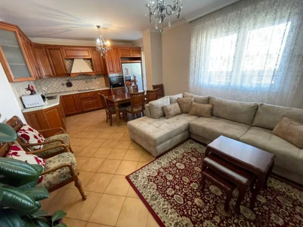 Tirane, jepet me qera apartament 2+1+Ballkon Kati 10, 110 m² 1.000 € (STADIUMI AIR ALBANIA)