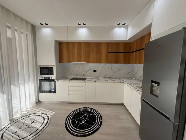 Tirane, jepet me qera apartament 2+1 Kati 3, 110 m² 650 € (Urban Gate ne Astie)