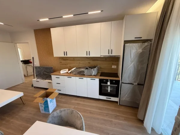 Tirane, shes apartament 2+1+Ballkon Kati 5, 80 m² 125.000 € (Rruga myslym keta)