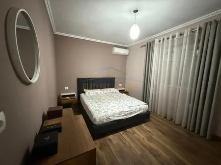Tirane, shitet apartament 2+1+Ballkon Kati 4, 105 m² 210.000 € (Komuna e Parisit)