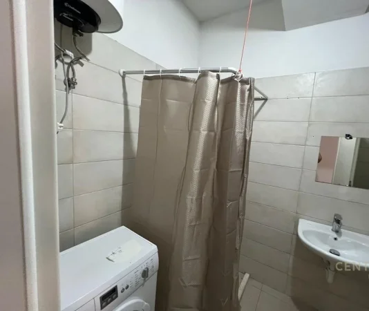 Tirane, jepet me qera apartament 2+1 Kati 5, 75 m² 550 € 